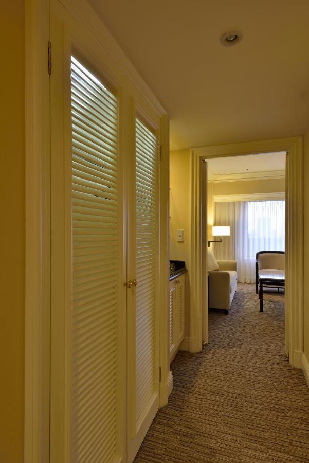 The Sherwood Tajpej Zewnętrze zdjęcie A suite at the Ritz-Carlton, Boston